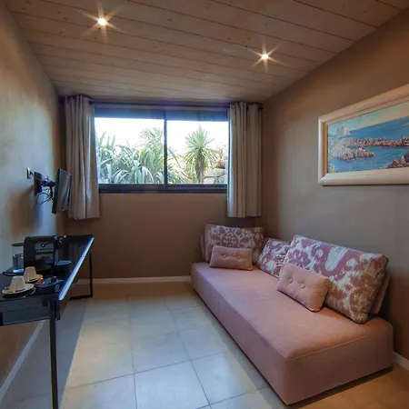 Couette D'azur فندق مبيت وإفطار *